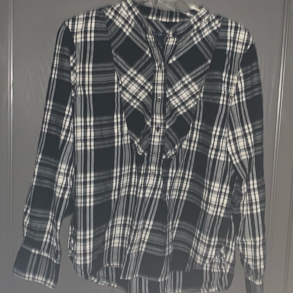 Ladies Gap Long Sleeved Buffon up Plaid Shirt